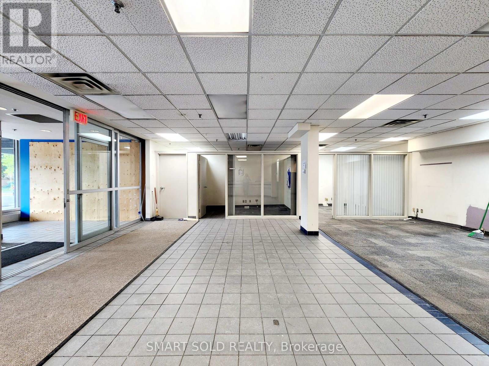 102 – 2428 ISLINGTON AVENUE