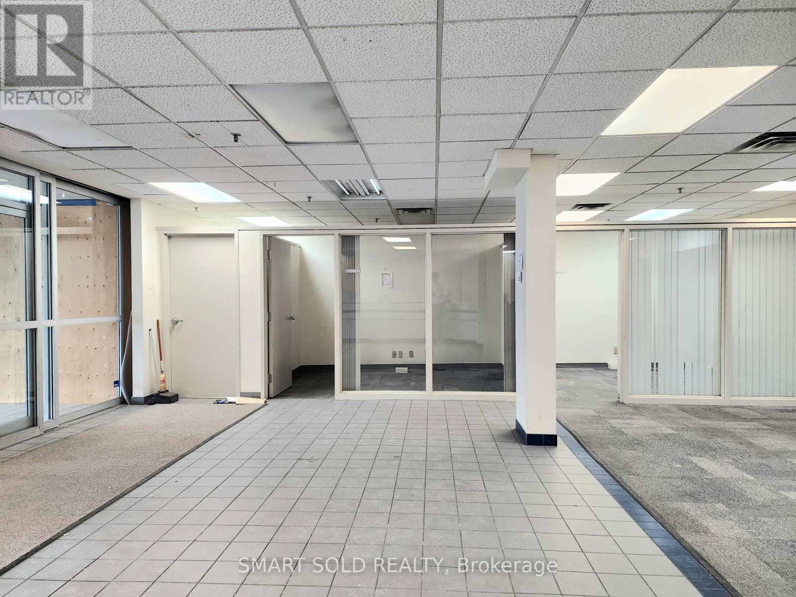 102 – 2428 ISLINGTON AVENUE