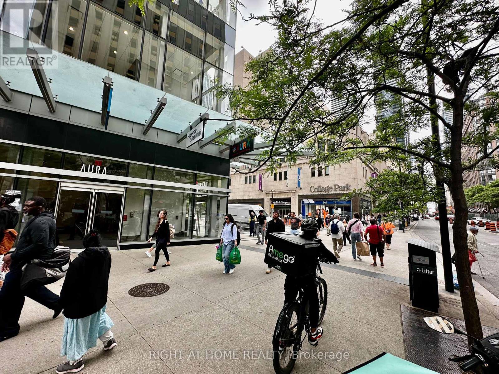39 – 384 YONGE STREET
