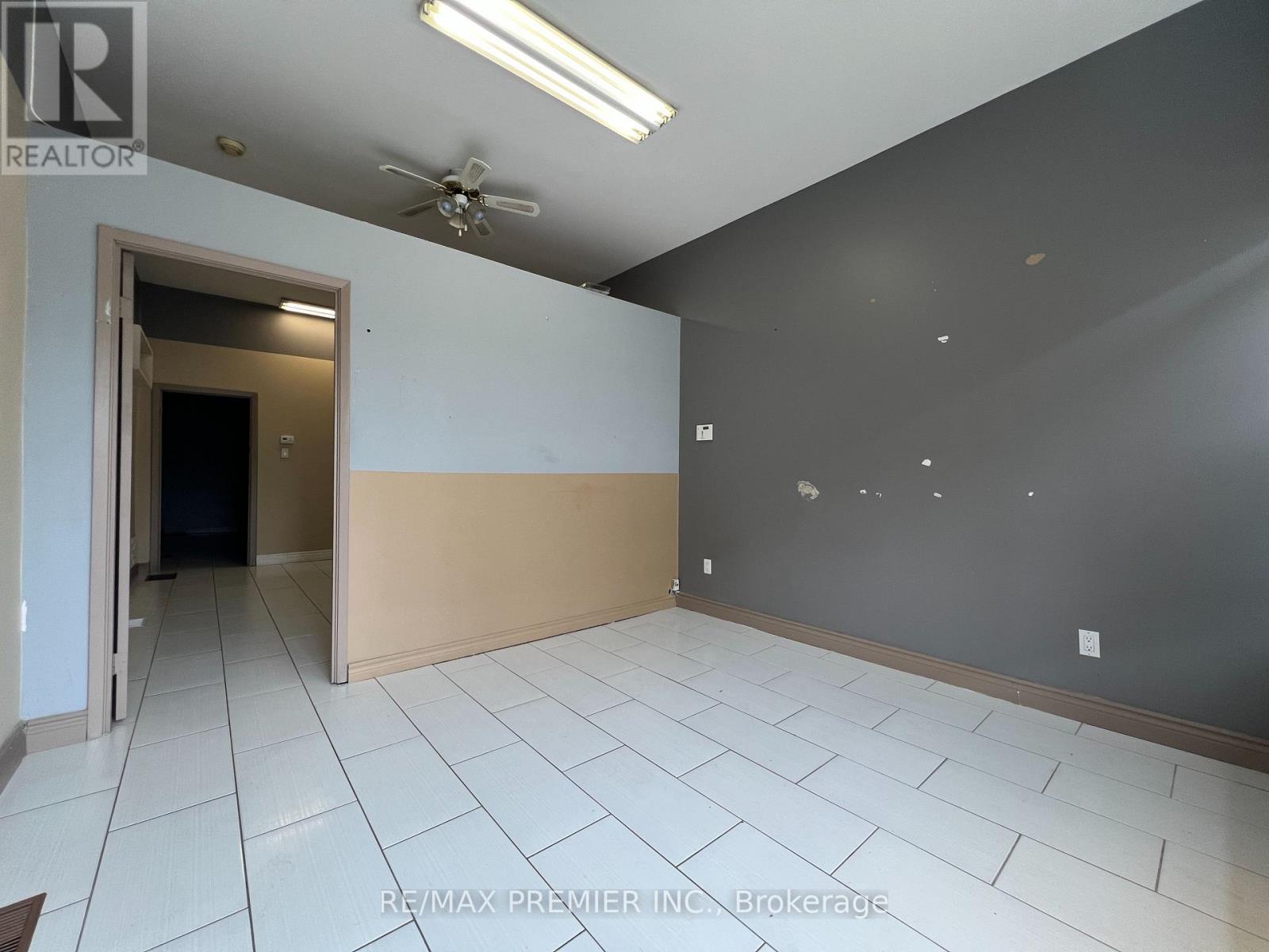 #1 – 879 SHEPPARD AVENUE W