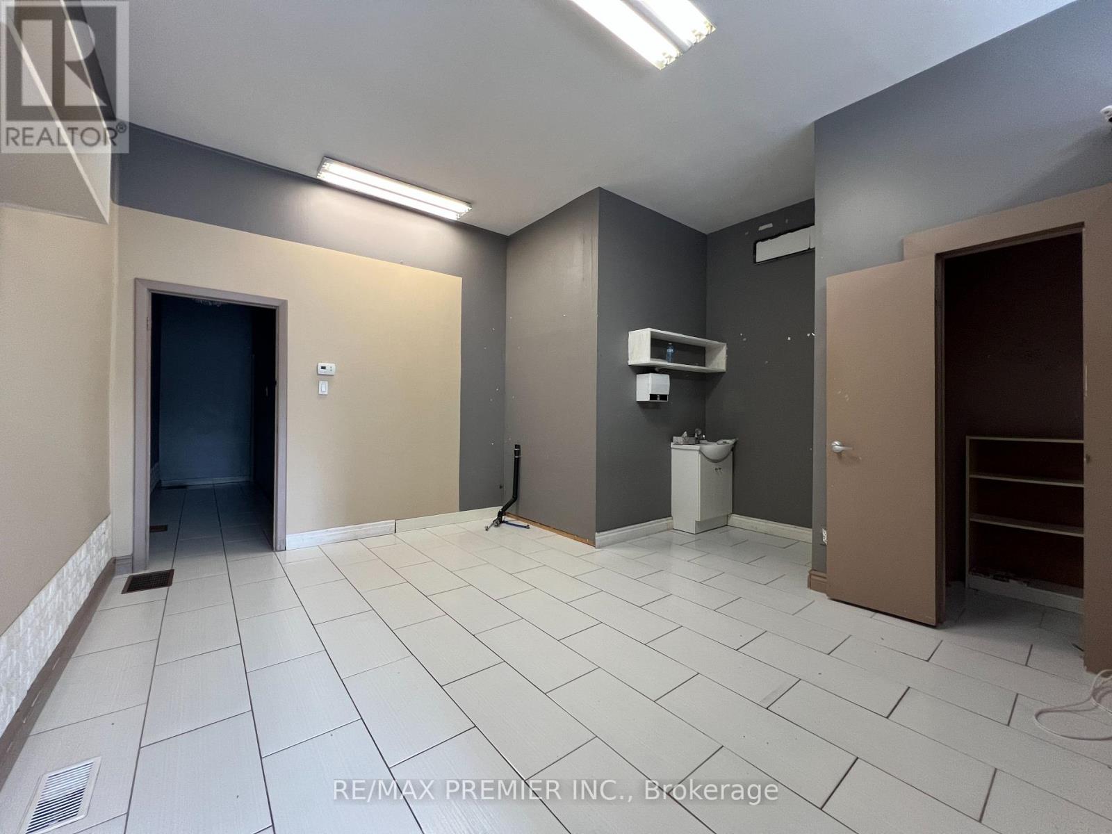 #1 – 879 SHEPPARD AVENUE W