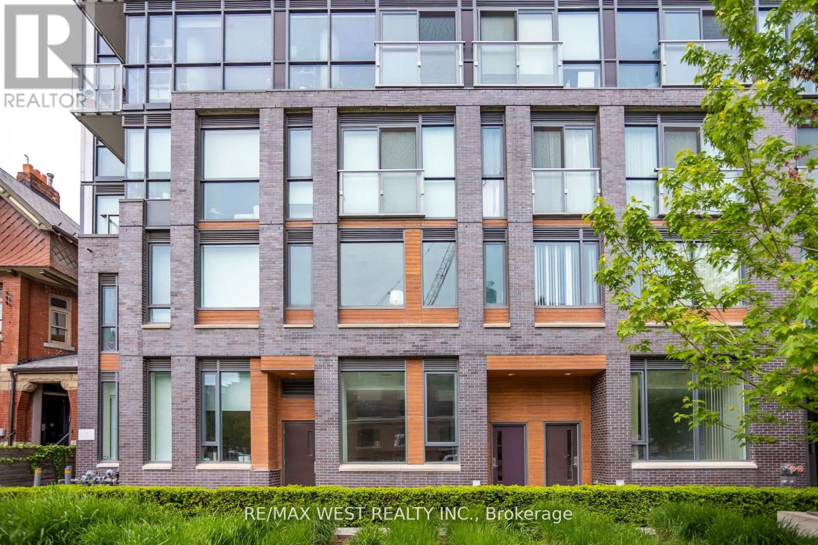 TH02 – 508 WELLINGTON STREET W