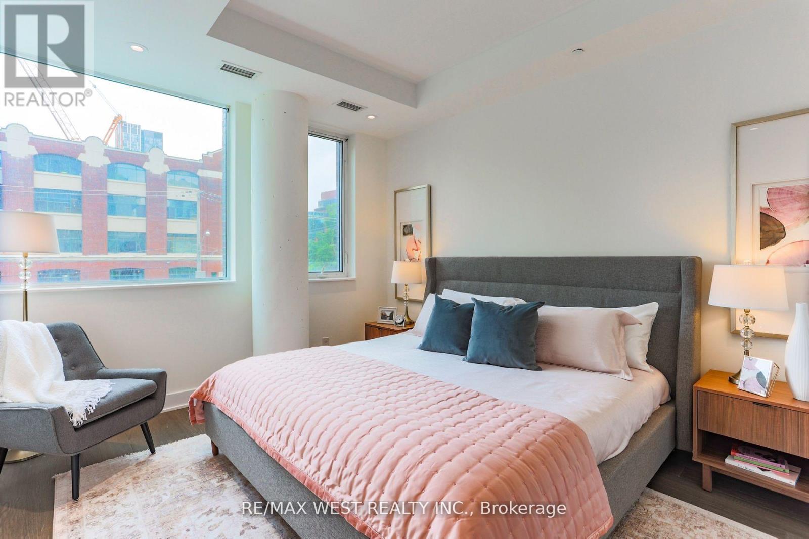 TH02 – 508 WELLINGTON STREET W