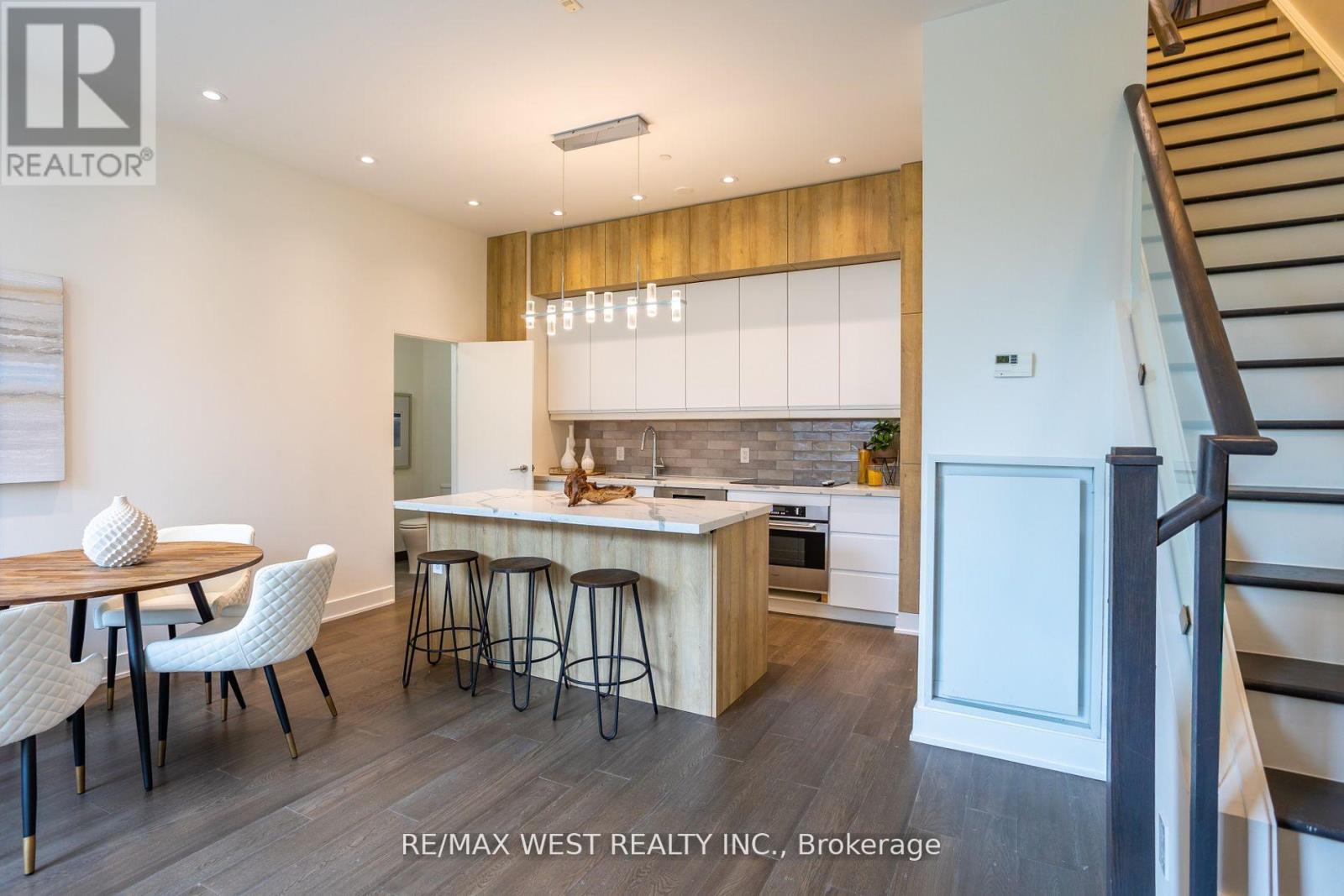 TH02 – 508 WELLINGTON STREET W
