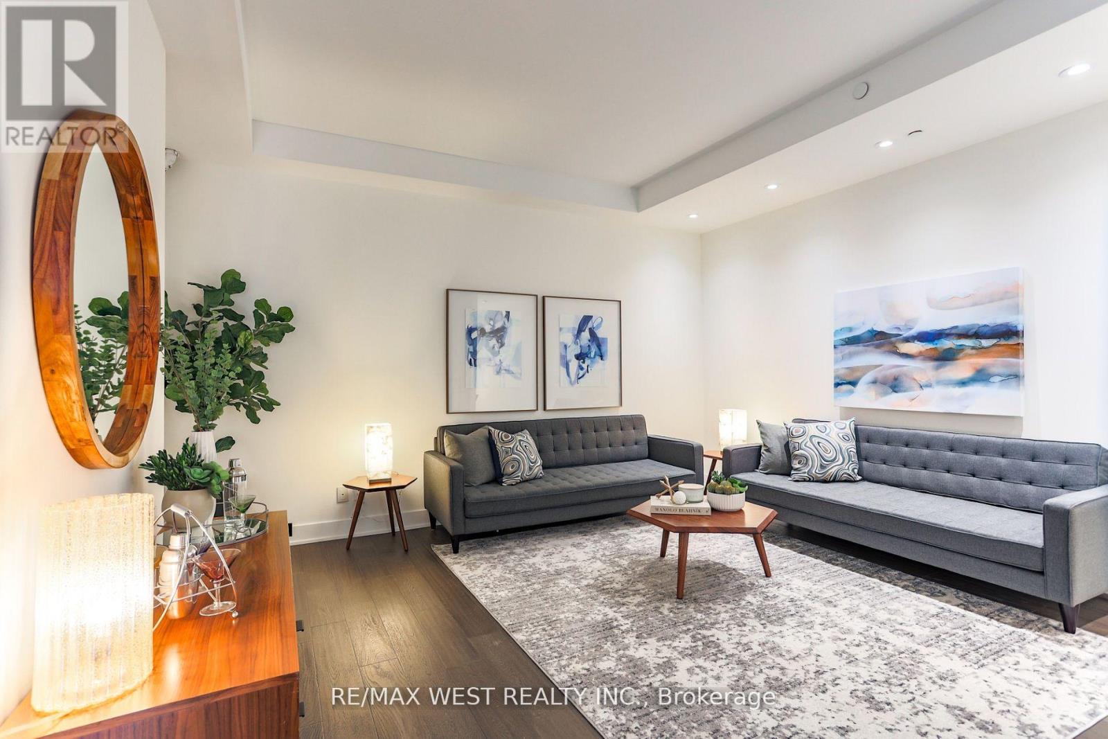 TH02 – 508 WELLINGTON STREET W