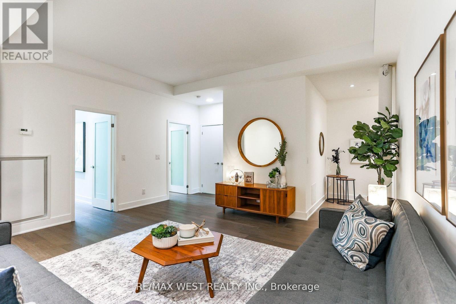 TH02 – 508 WELLINGTON STREET W
