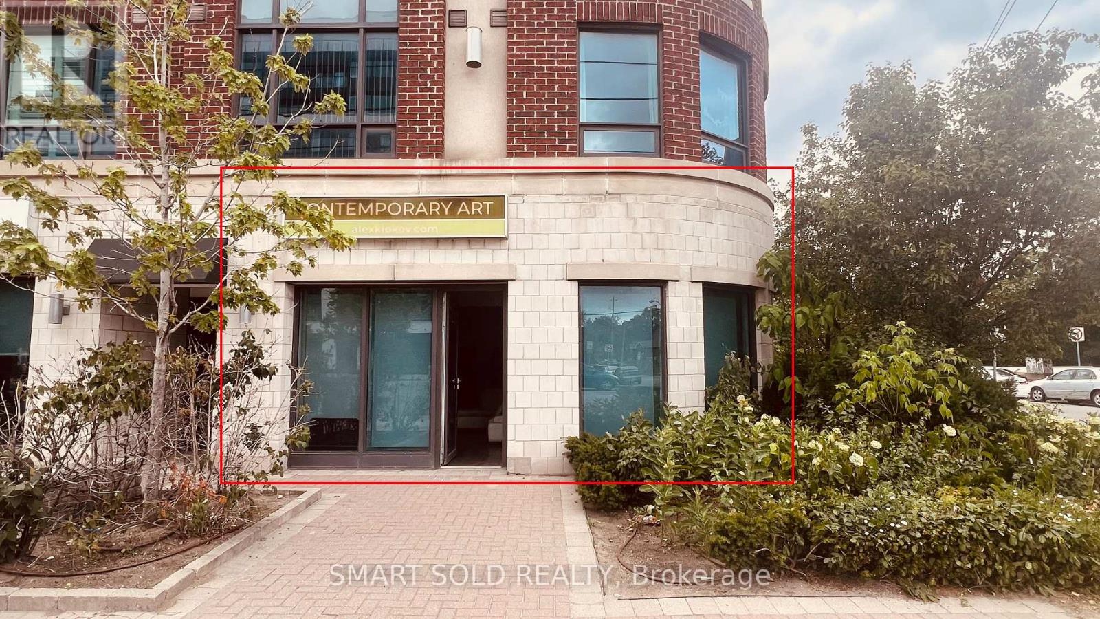 4 – 722 SHEPPARD AVENUE W