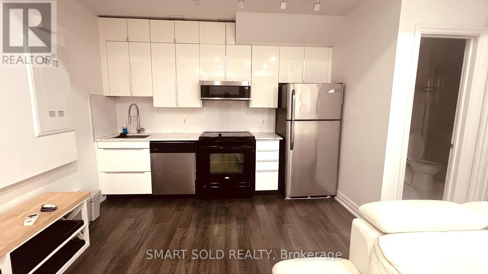 4 – 722 SHEPPARD AVENUE W