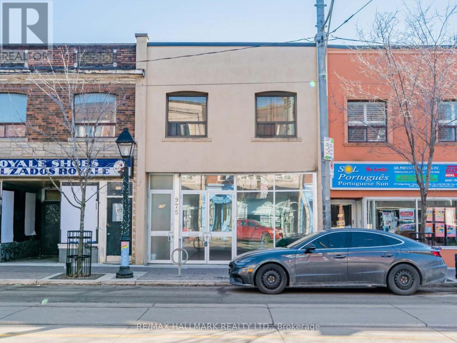 975 COLLEGE STREET W