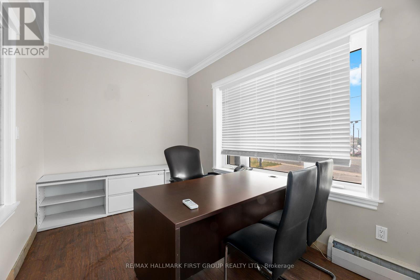 2 – 1400 DUNDAS STREET E