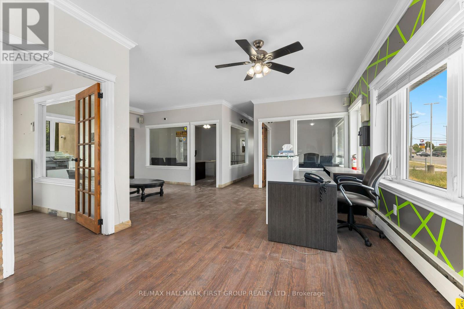 2 – 1400 DUNDAS STREET E