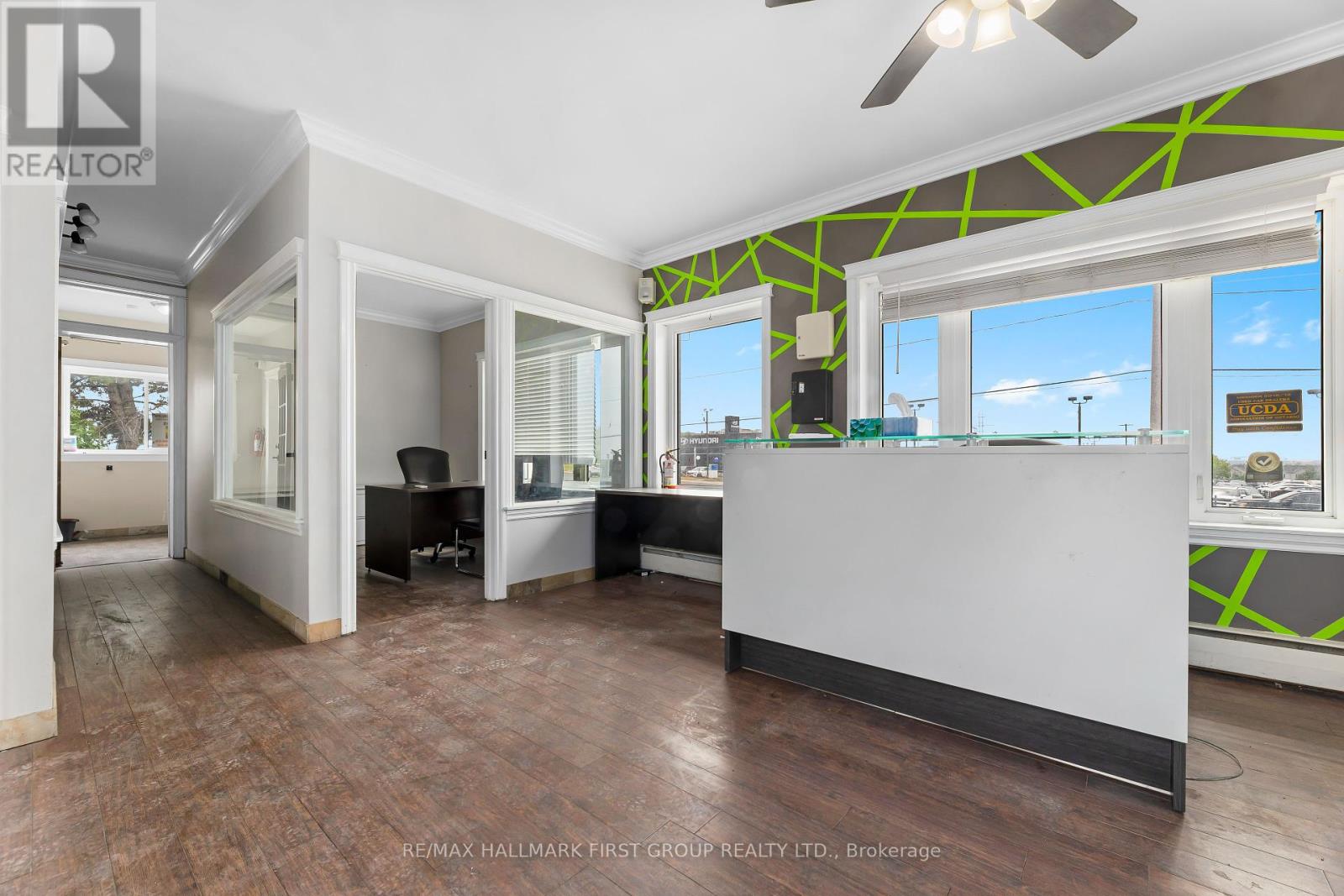 2 – 1400 DUNDAS STREET E