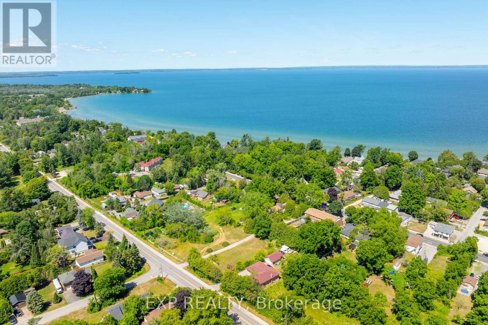 895 LAKE DRIVE E