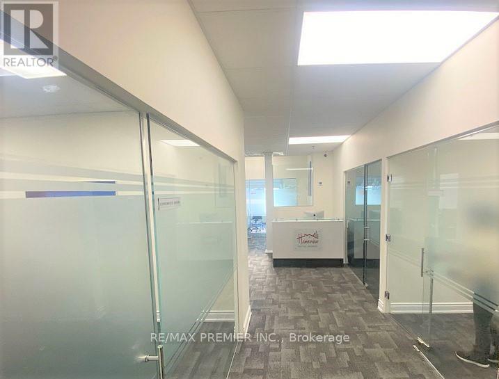 205 – 4040 STEELES AVENUE W
