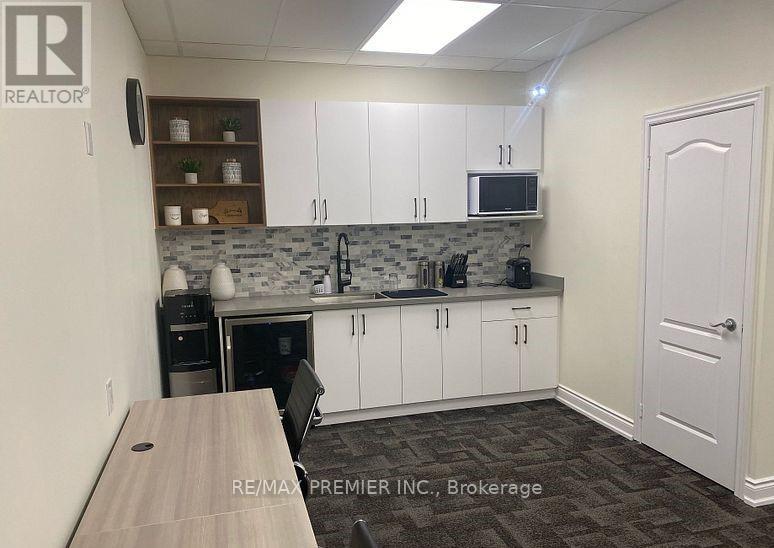 205 – 4040 STEELES AVENUE W