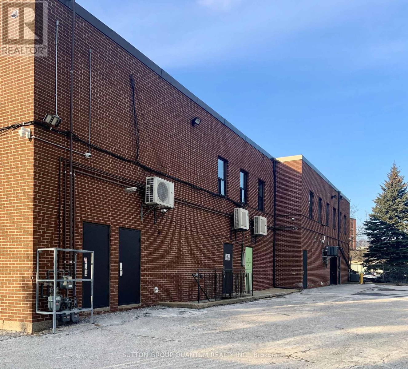 204 – 348 LAKESHORE ROAD E