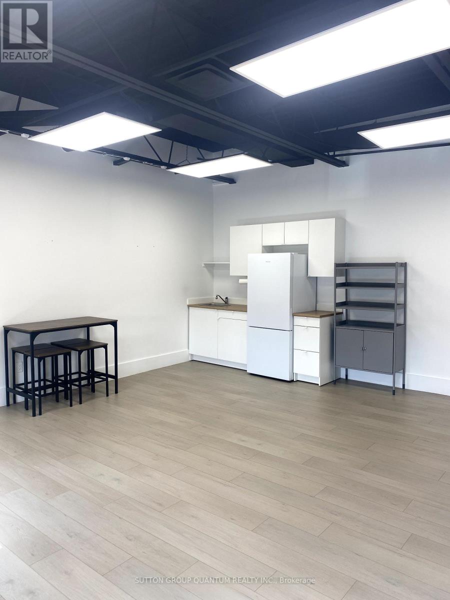 204 – 348 LAKESHORE ROAD E