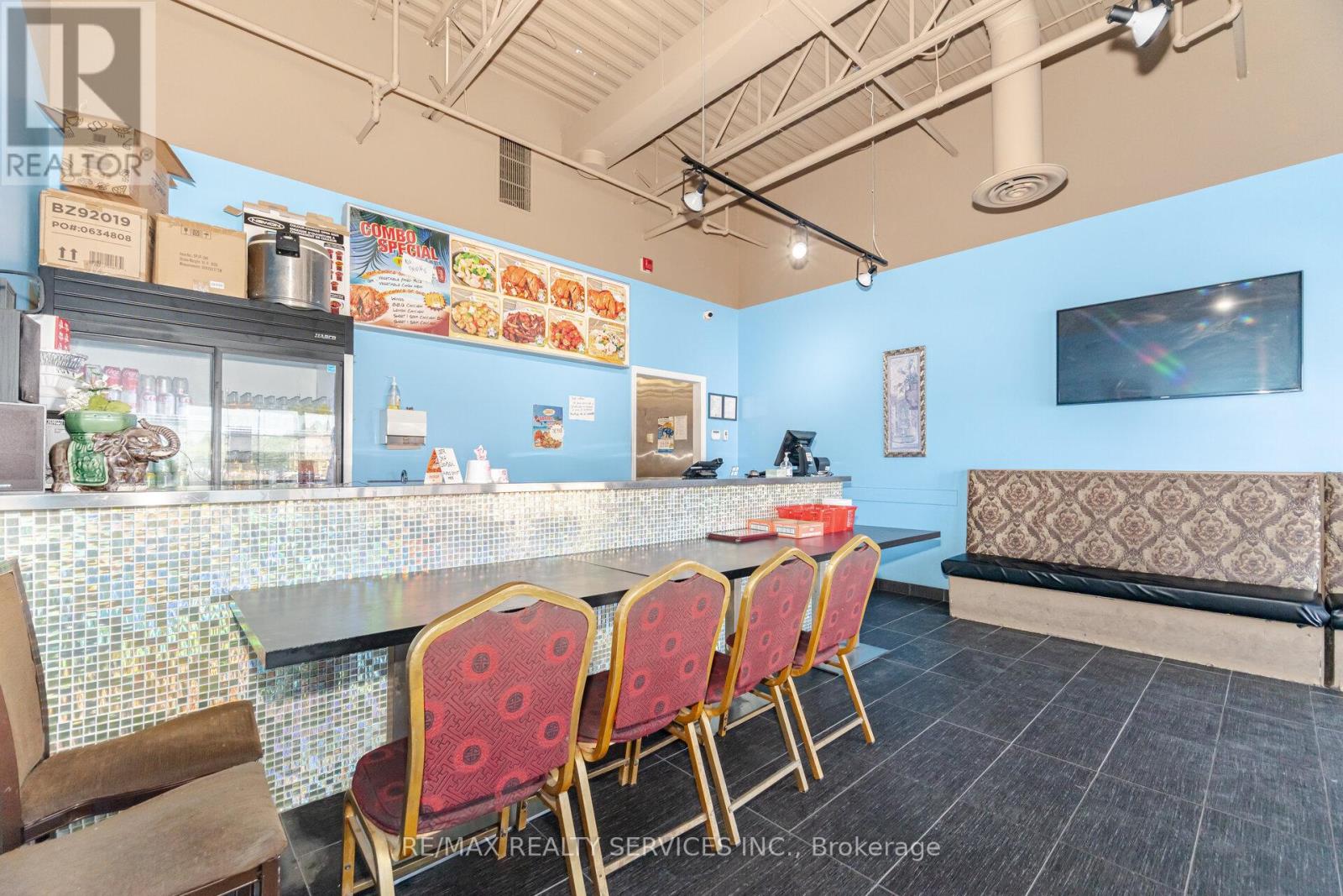 8A – 180 SANDALWOOD PARKWAY E