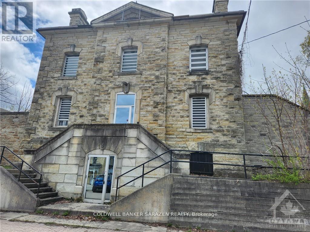 62 BECKWITH STREET E