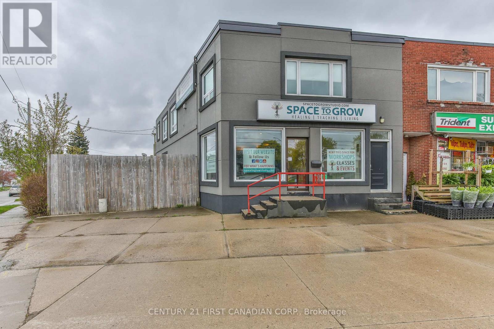 887 HAMILTON ROAD