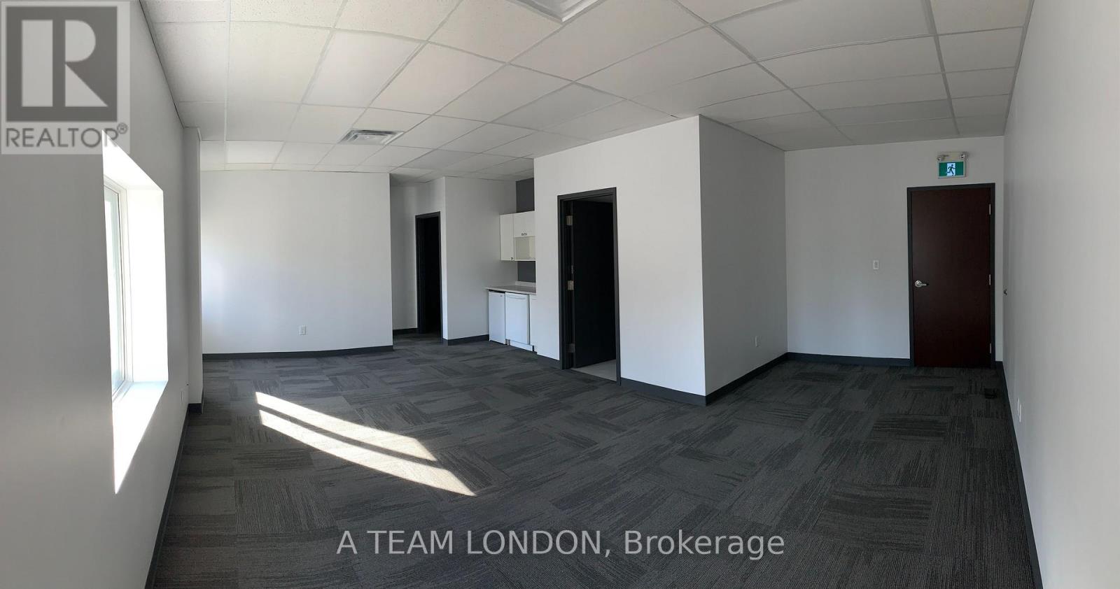 102 – 382 WELLINGTON STREET W
