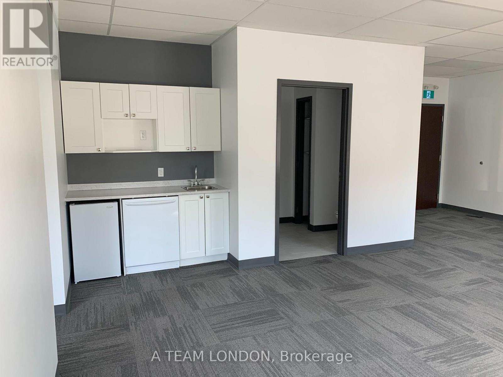102 – 382 WELLINGTON STREET W
