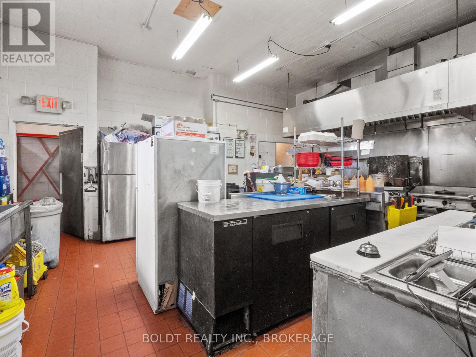 7891 PORTAGE ROAD