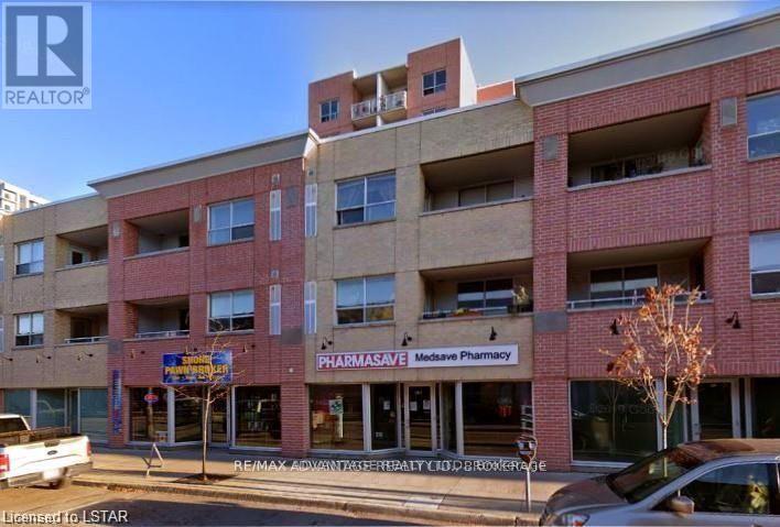 105 – 637 DUNDAS STREET E