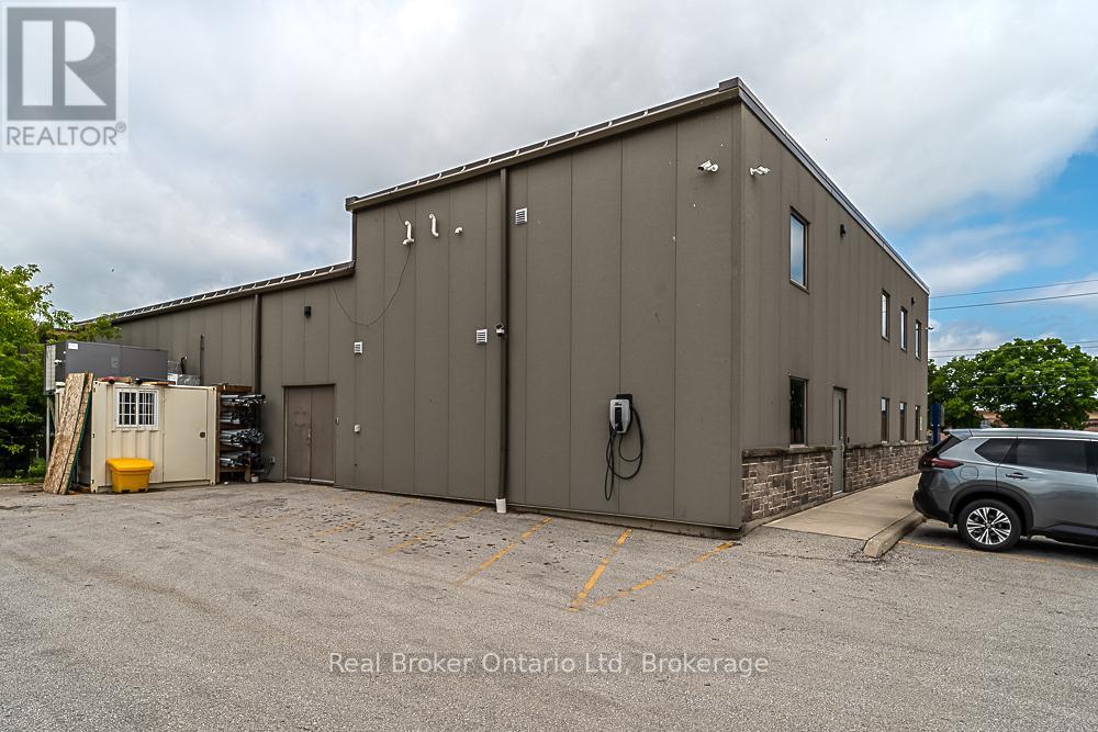 UNIT 2 – 1525 16TH STREET E