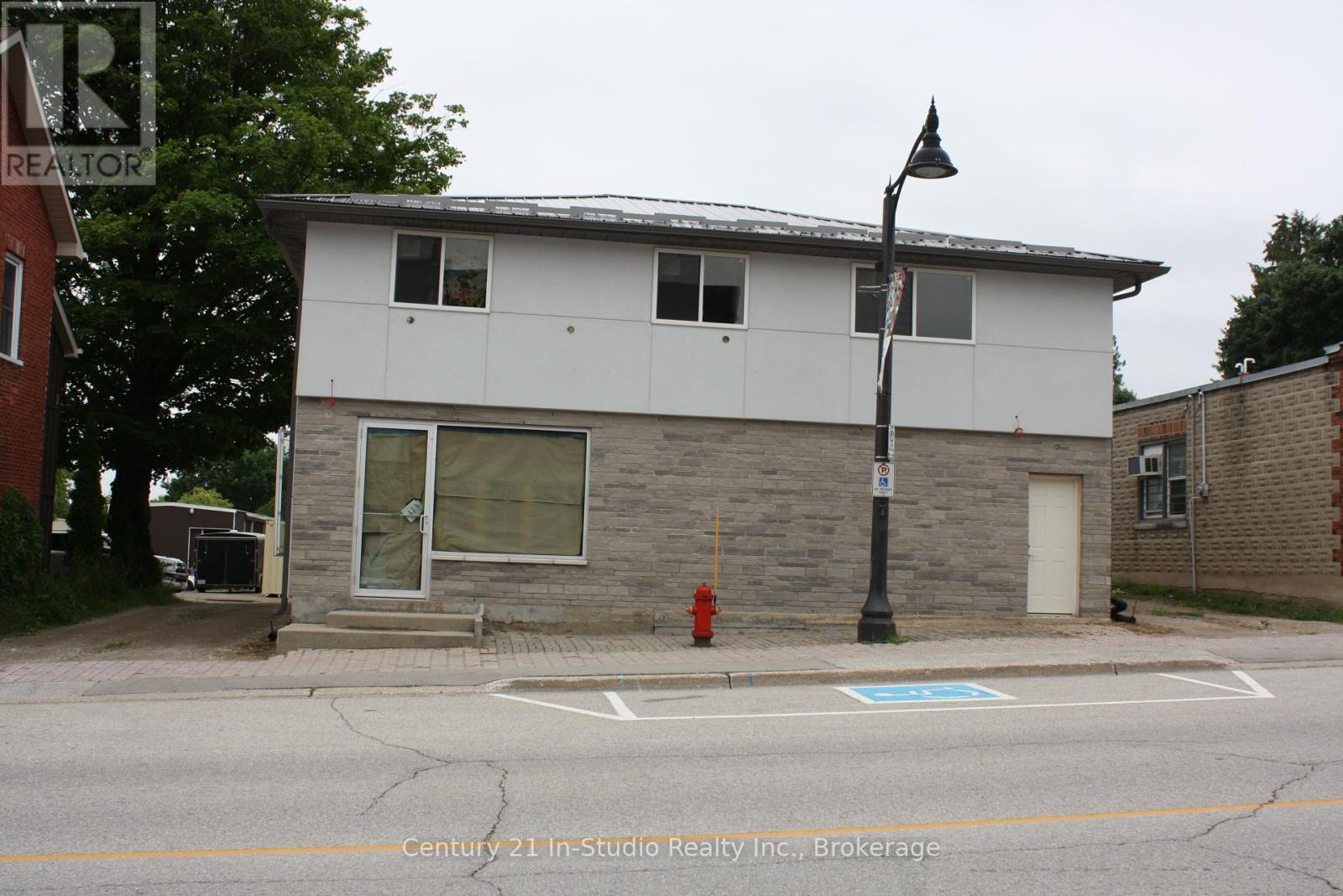 UNIT A – 413 QUEEN STREET S