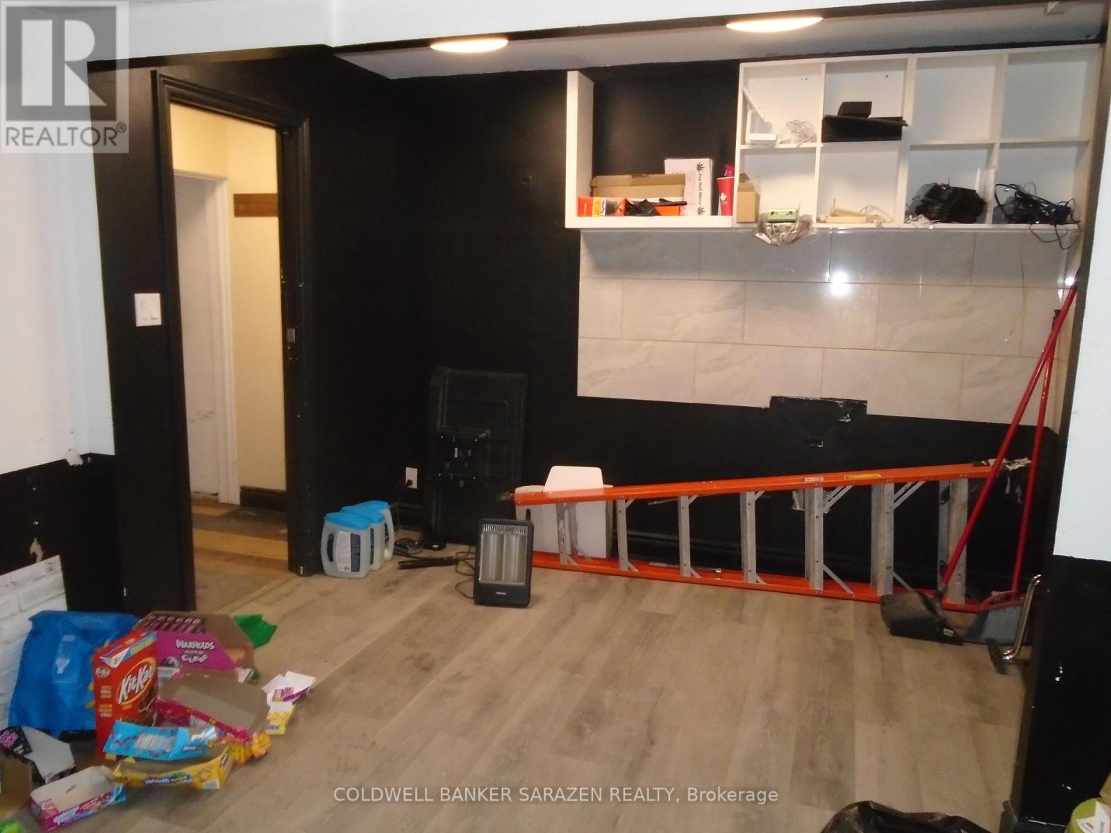 908 ST LAURENT BOULEVARD S