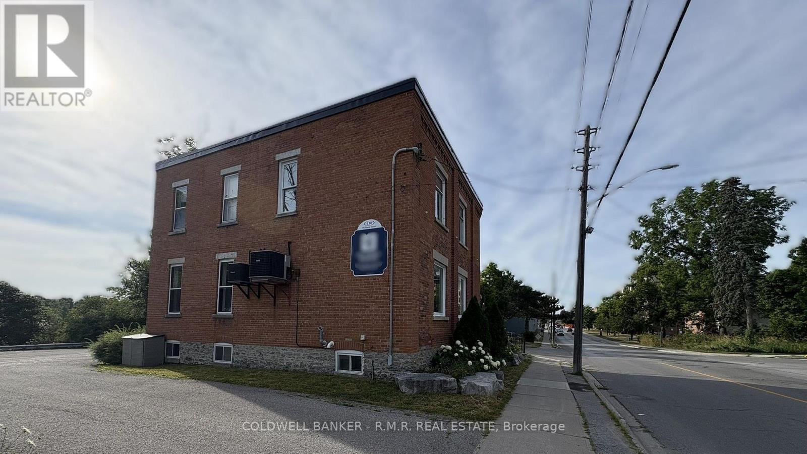 132 WILLIAM STREET N