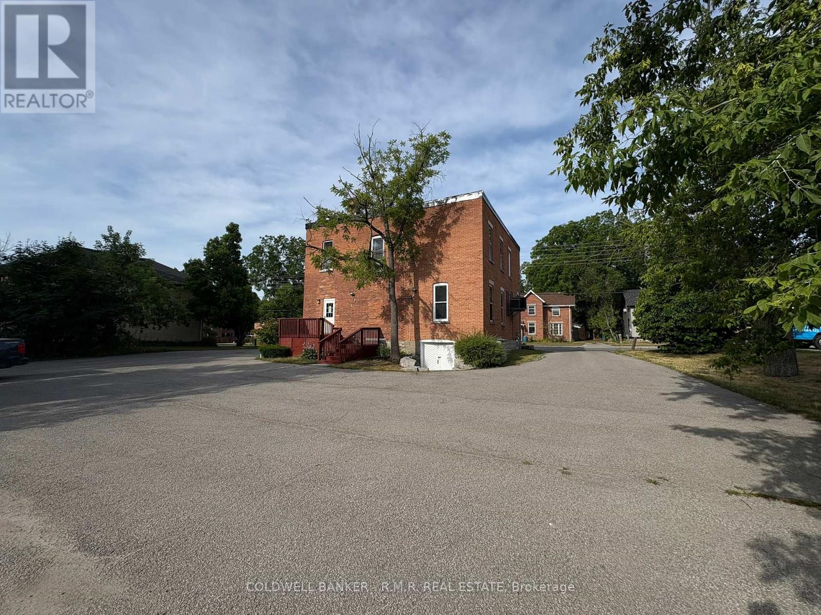 132 WILLIAM STREET N