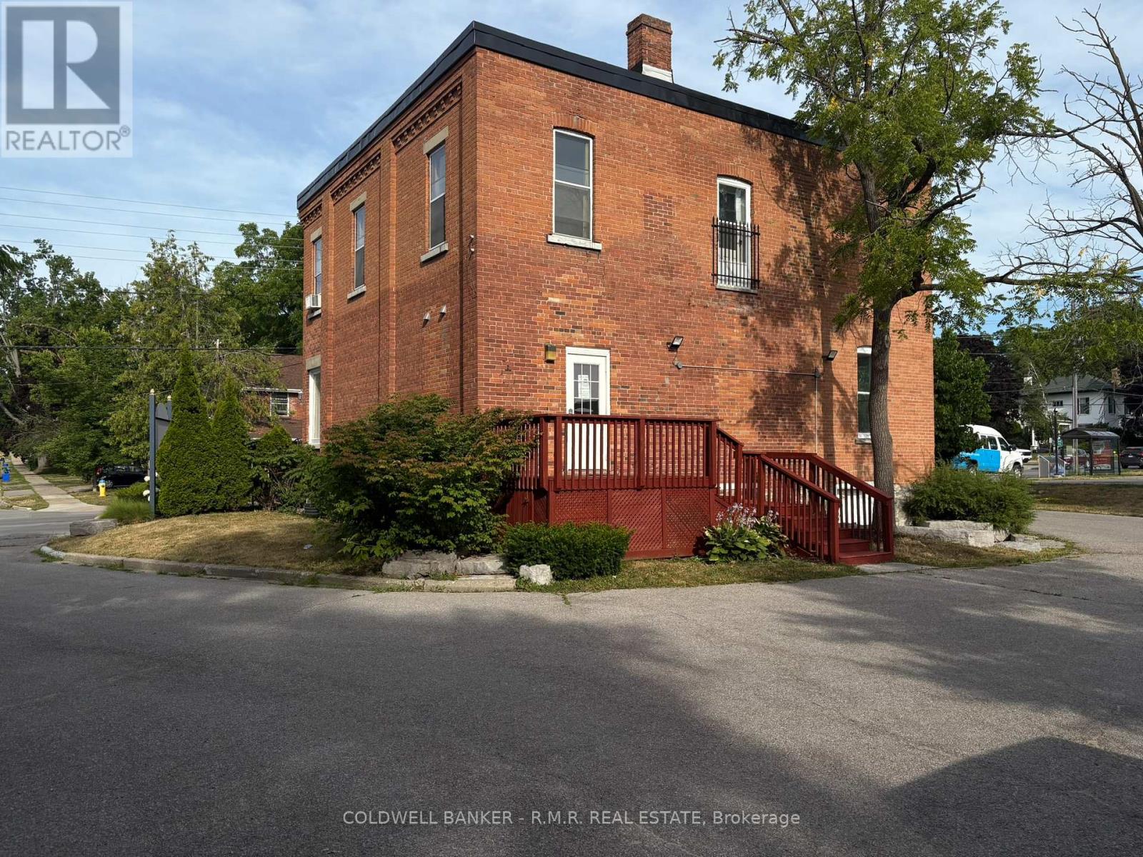 132 WILLIAM STREET N