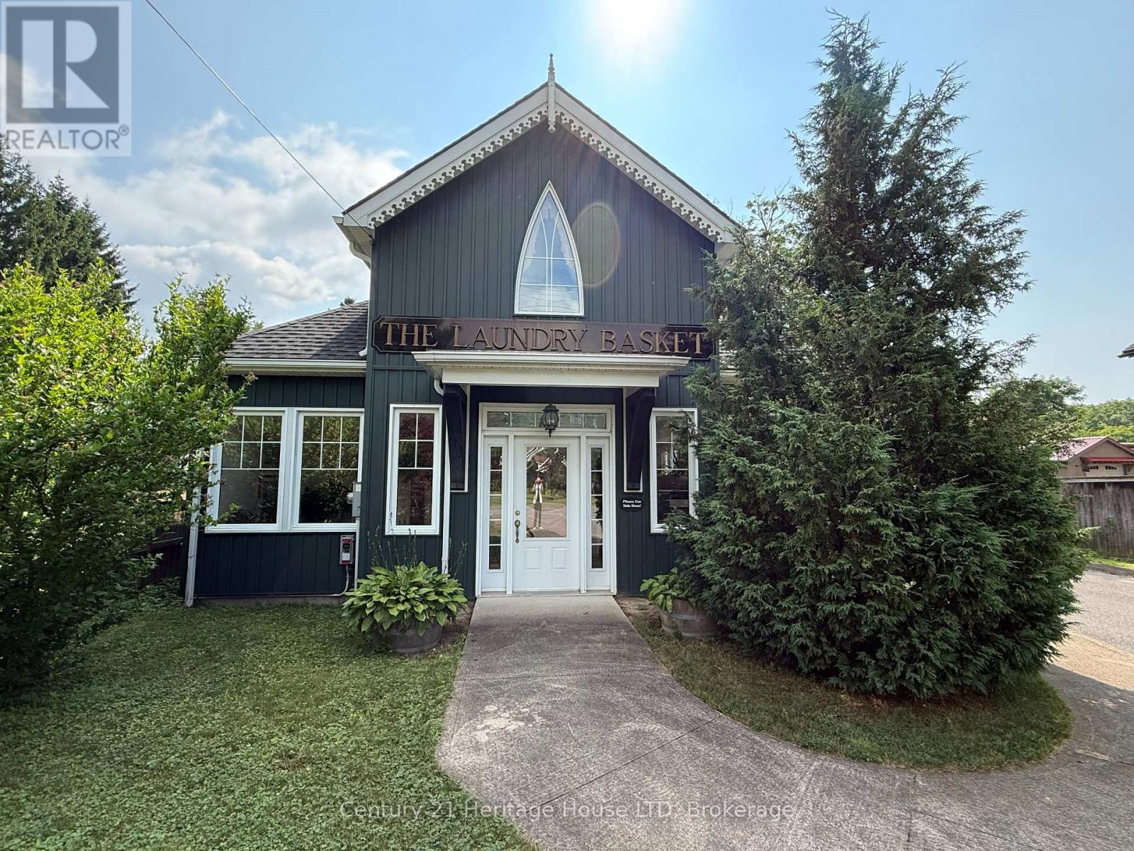468 RIDGE ROAD N