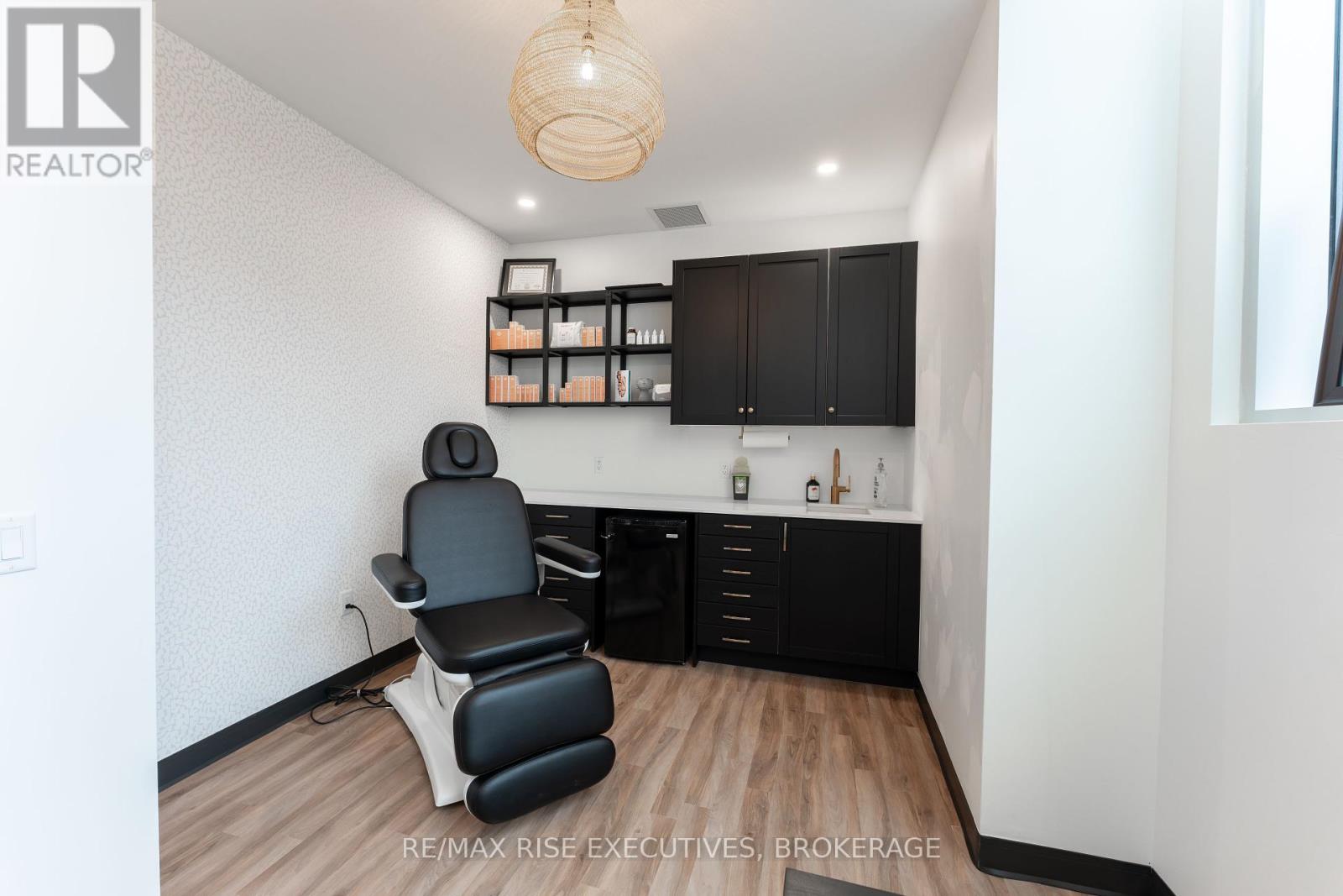 497 CATARAQUI WOODS DRIVE
