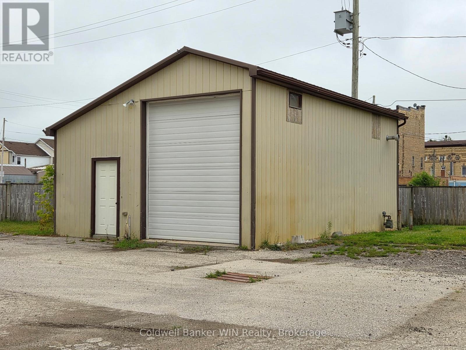 A – 135 FERGUS STREET S