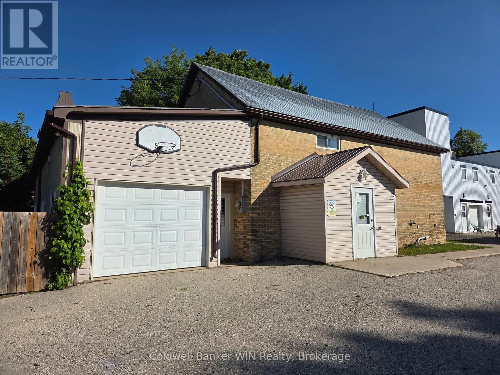 125 FERGUS STREET S
