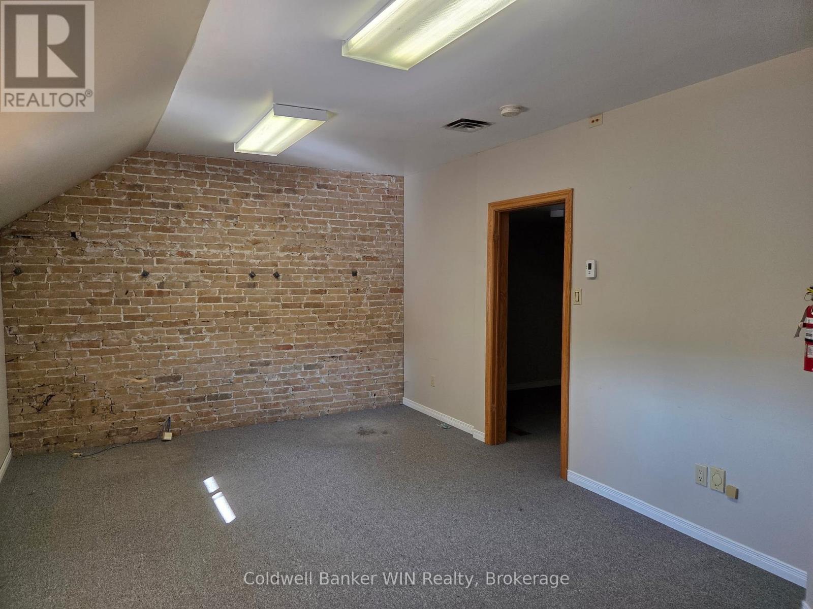 125 FERGUS STREET S