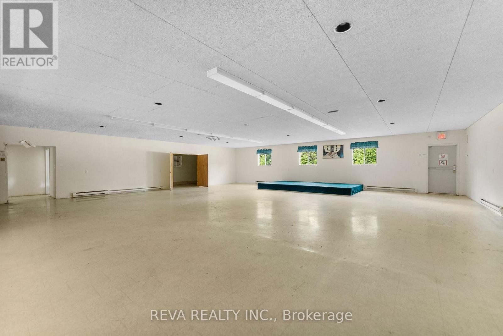 786 CENTREVIEW ROAD