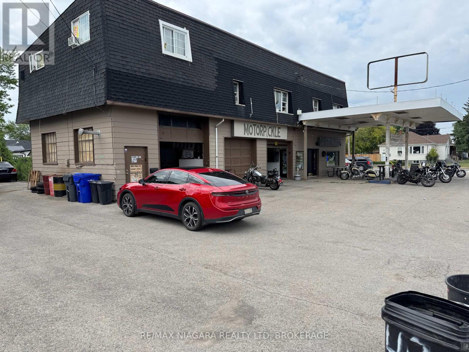 496 MAIN STREET W