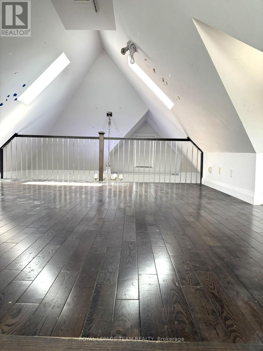551 SOMERSET STREET W