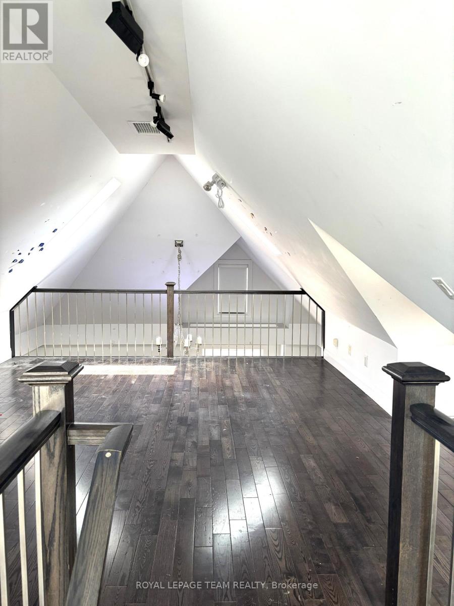 551 SOMERSET STREET W
