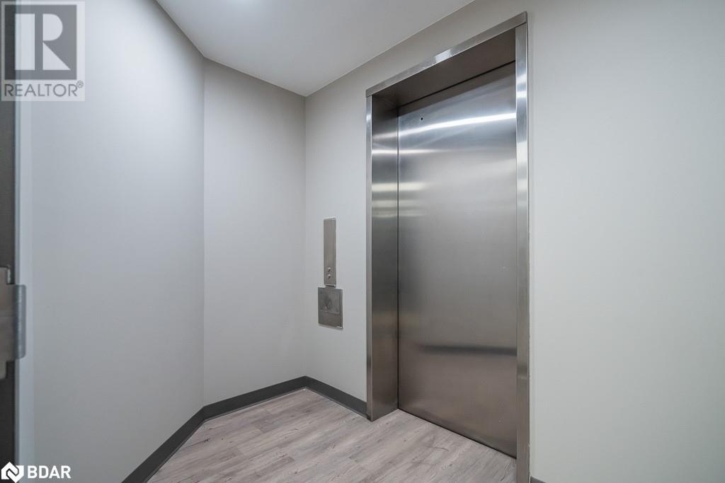 100 COLBORNE Street W