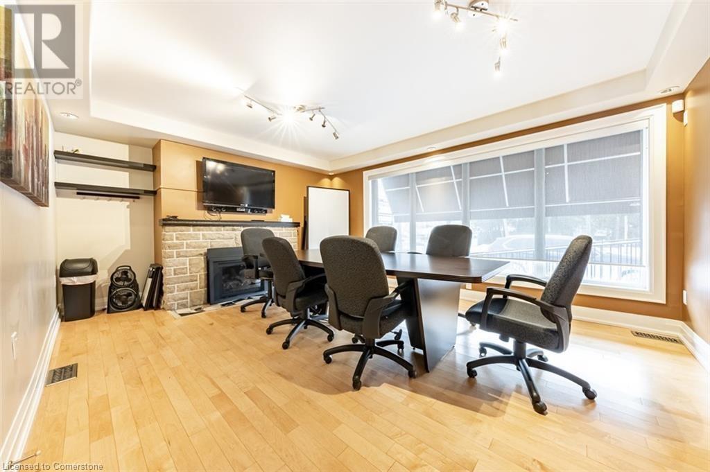 60 KING Street Unit# B1