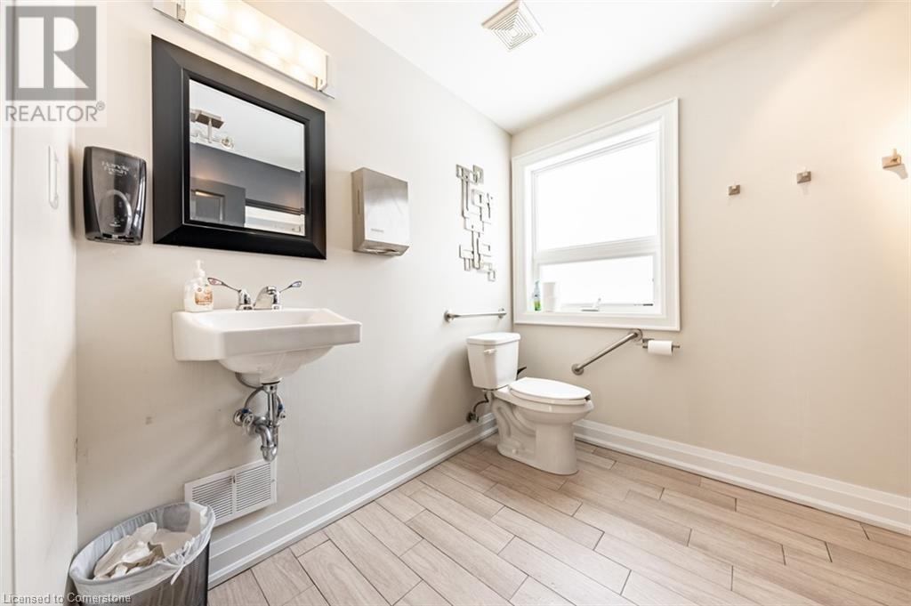 60 KING Street Unit# B1
