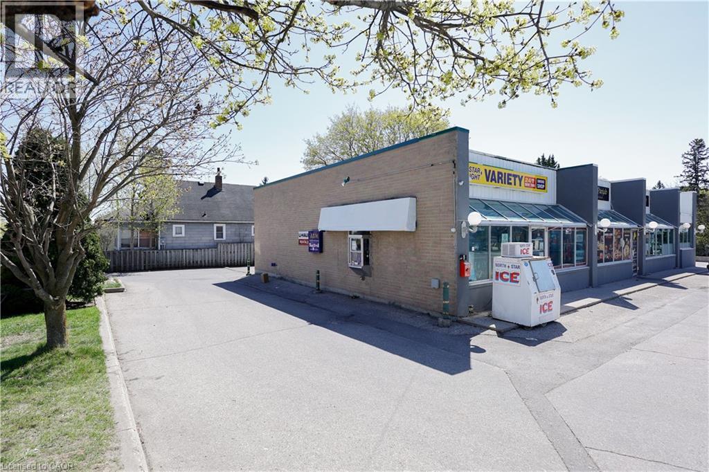 780 DUNDAS Street