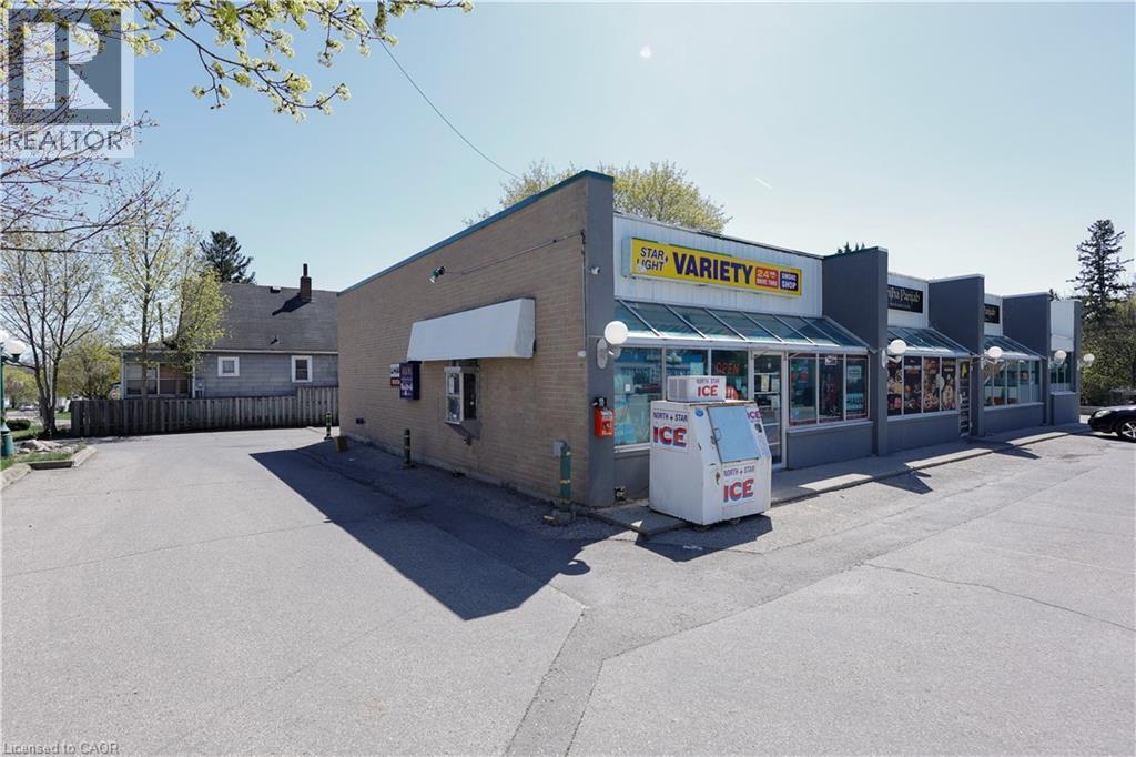 780 DUNDAS Street
