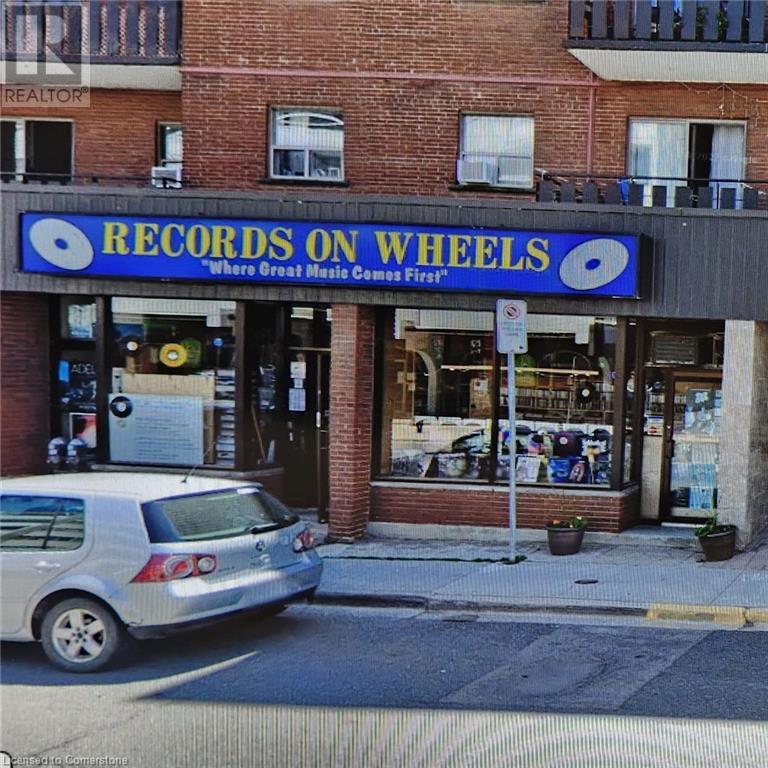 34 KING Street E