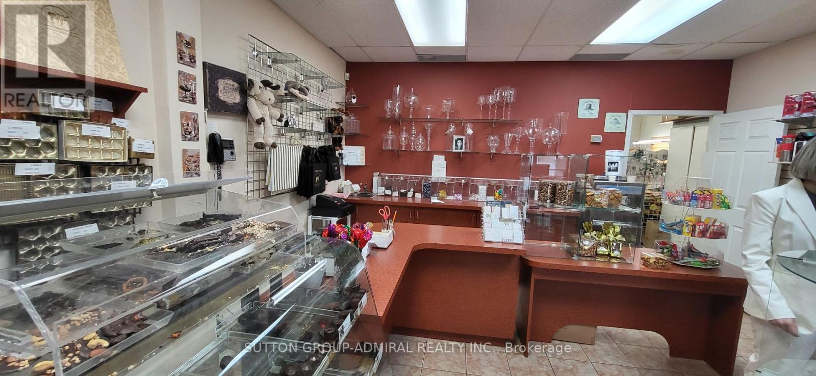 2839 BATHURST STREET